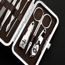 Zestaw do paznokci 7 elementów manicure pedicure etui cążki przybornik